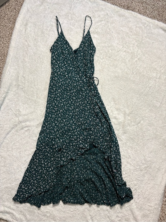 Abercrombie & Fitch Dresses & Skirts - Abercrombie & Fitch Forest Green Floral Wrap Midi Dress
